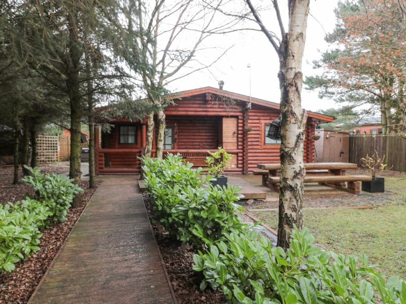 Dog Friendly Log Cabins With Enclosed Garden