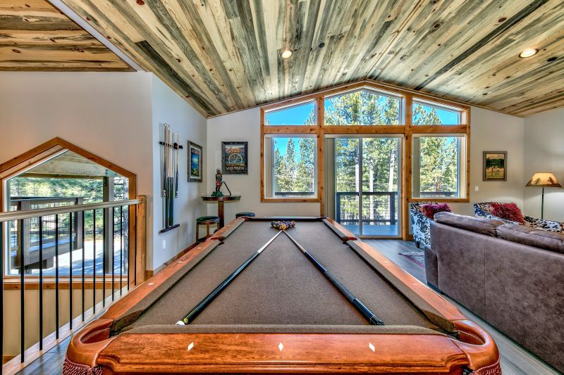 Vacation Rentals With Pool Table Near Me